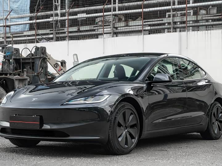 Фото 1 - Tesla Model 3