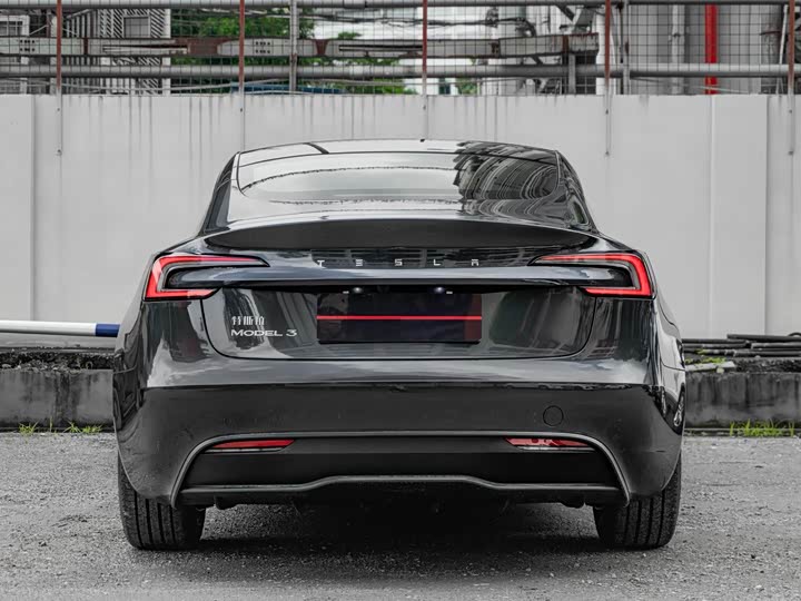 Фото 5 - Tesla Model 3