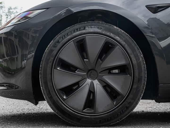 Фото 7 - Tesla Model 3