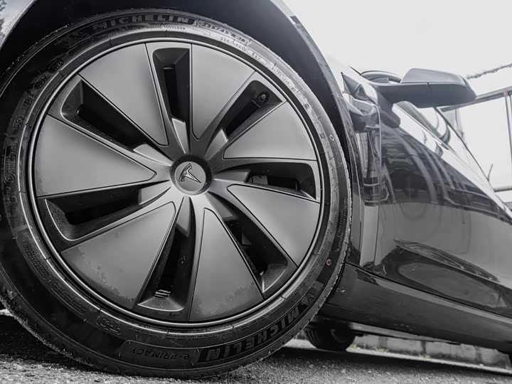 Фото 8 - Tesla Model 3