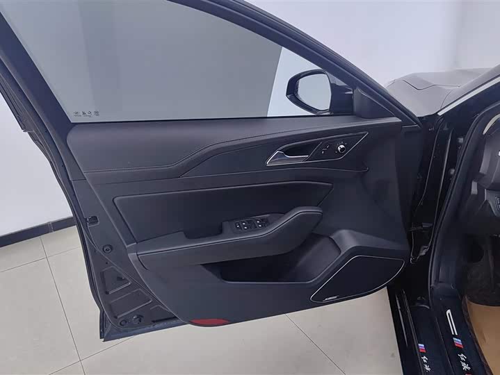 Фото 7 - Hongqi H5