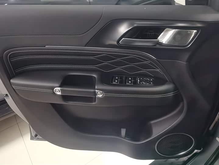 Фото 7 - Tank 300