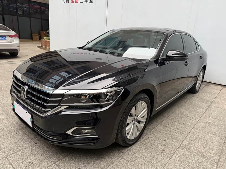 Фото 1 - Volkswagen Passat