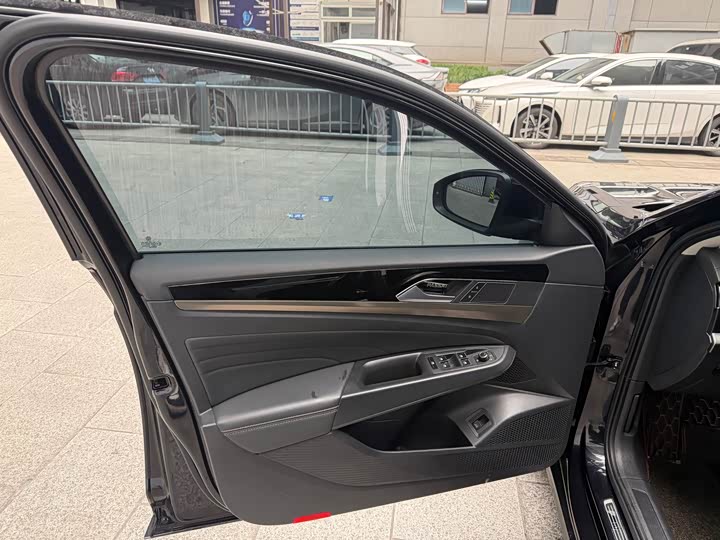 Фото 4 - Volkswagen Passat