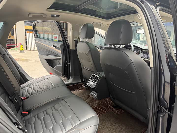 Фото 9 - Volkswagen Passat