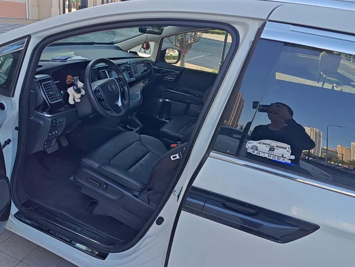 Фото 9 - Honda Elysion