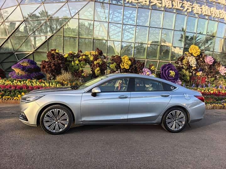 Фото 3 - Hongqi H5