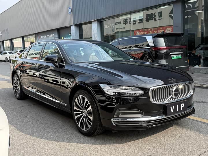 Фото 1 - Volvo S90