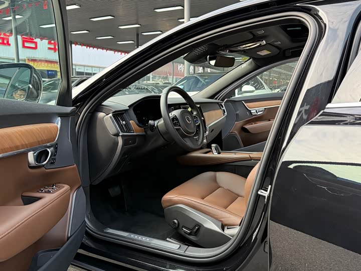 Фото 4 - Volvo S90