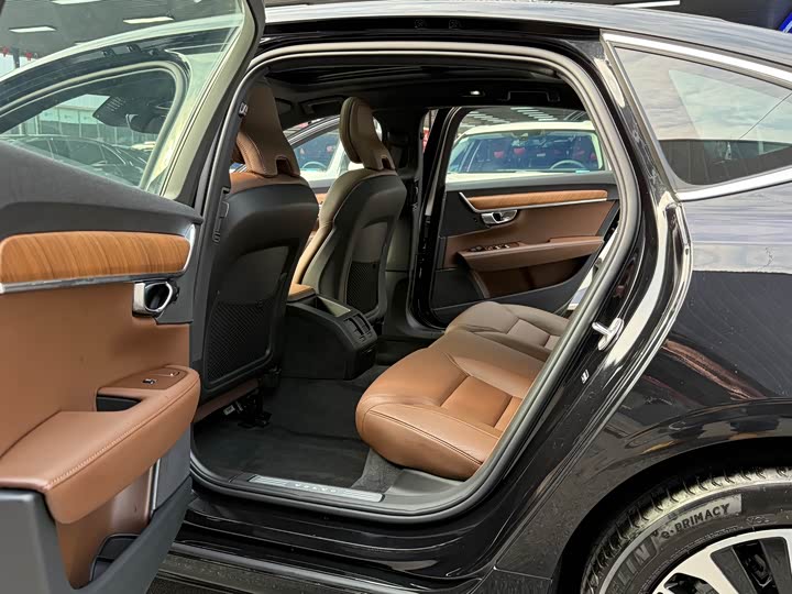 Фото 5 - Volvo S90