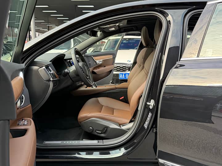 Фото 7 - Volvo S90