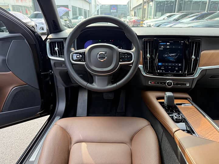 Фото 8 - Volvo S90