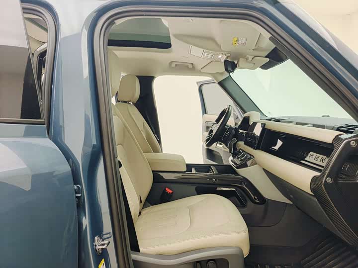 Фото 8 - Land Rover Defender