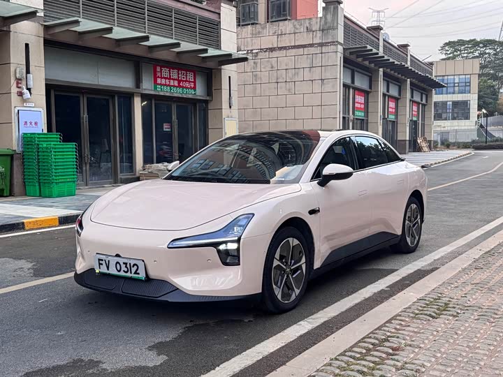 Фото 1 - XPeng Mona M03