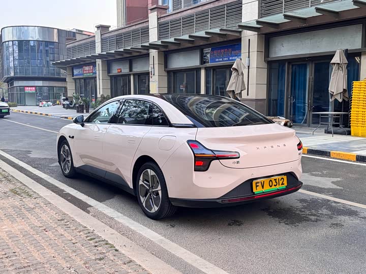 Фото 6 - XPeng Mona M03