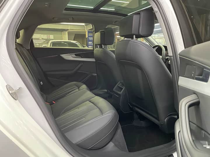 Фото 9 - Audi A4L