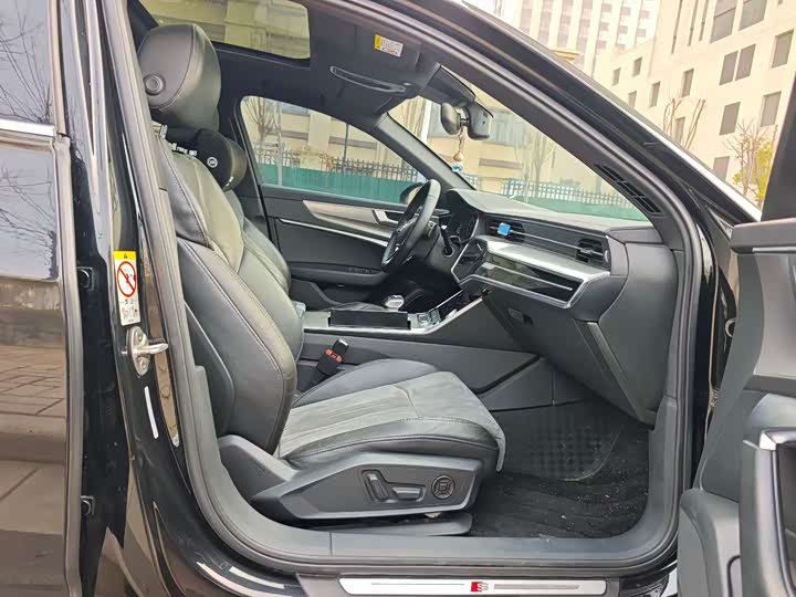 Фото 4 - Audi A6L