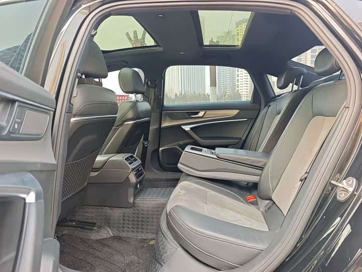 Фото 6 - Audi A6L