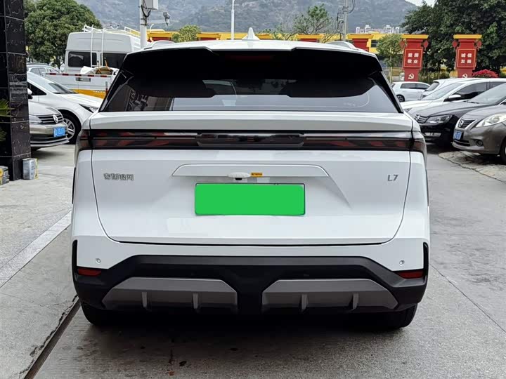 Фото 3 - Geely Galaxy L7