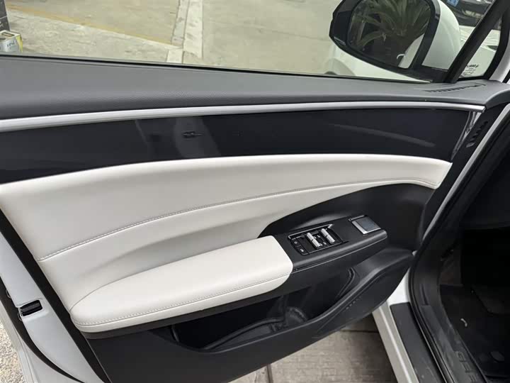 Фото 9 - Geely Galaxy L7