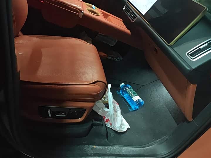 Фото 8 - LiXiang L8