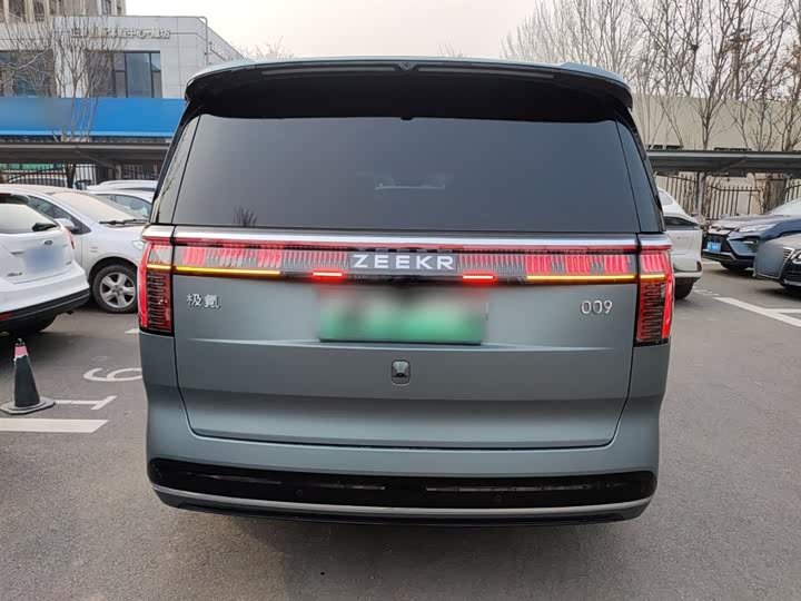 Фото 6 - Zeekr 009