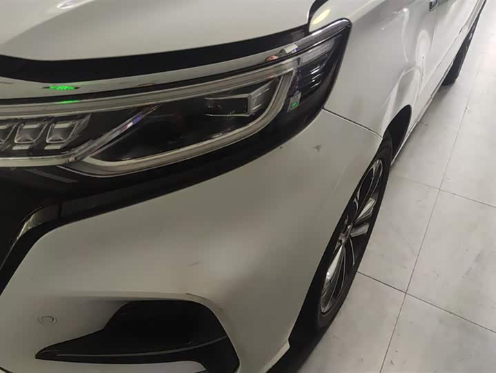 Фото 5 - Roewe iMax 8