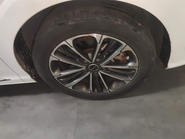 Фото 6 - Roewe iMax 8