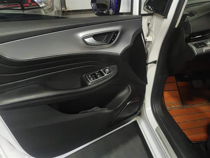 Фото 7 - Roewe iMax 8