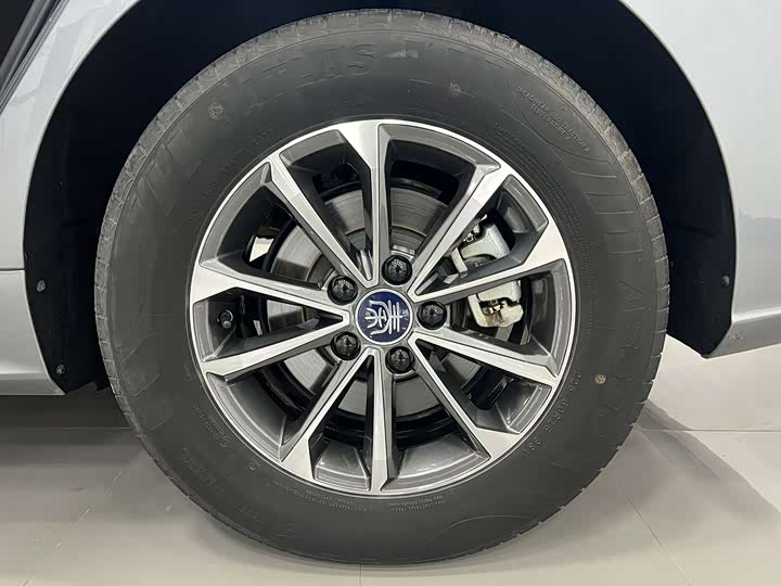 Фото 3 - BYD Qin Plus