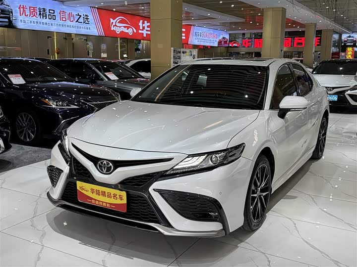 Фото 1 - Toyota Camry