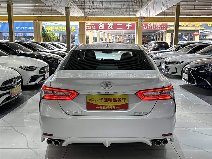 Фото 3 - Toyota Camry