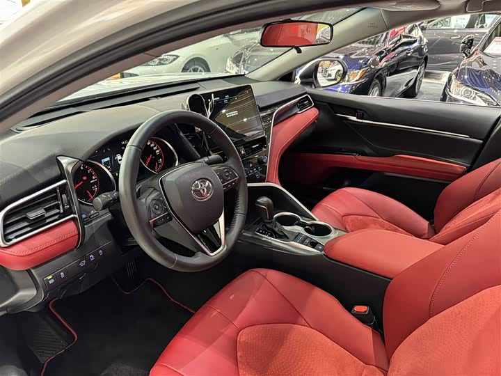 Фото 5 - Toyota Camry