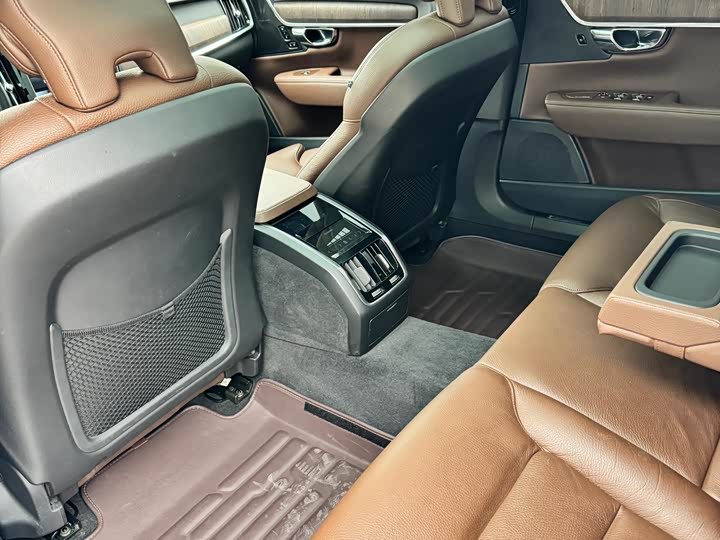 Фото 6 - Volvo S90