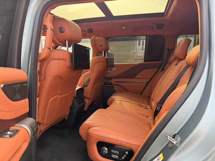 Фото 9 - BYD Yangwang U8