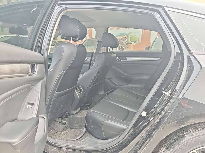 Фото 8 - Honda Accord