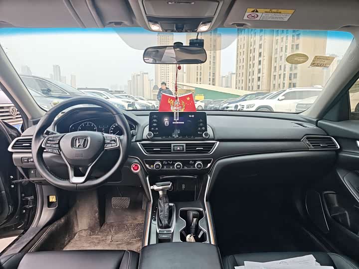 Фото 9 - Honda Accord