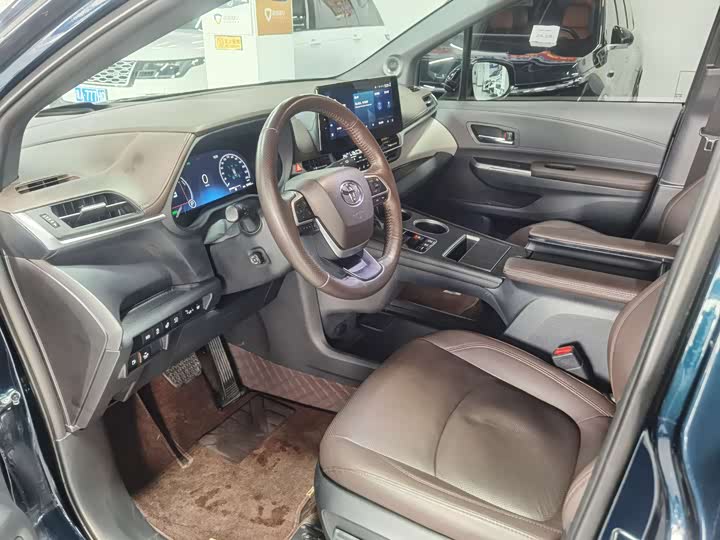 Фото 6 - Toyota Granvia