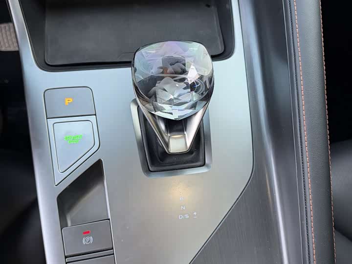 Фото 8 - Roewe RX5