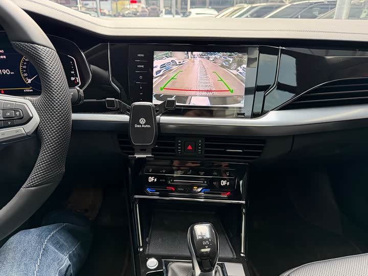 Фото 8 - Volkswagen Passat