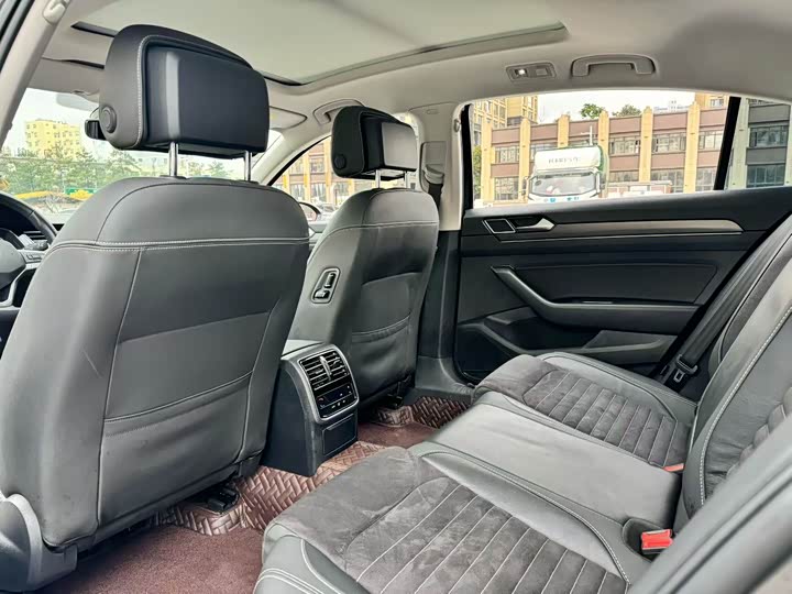 Фото 5 - Volkswagen Magotan