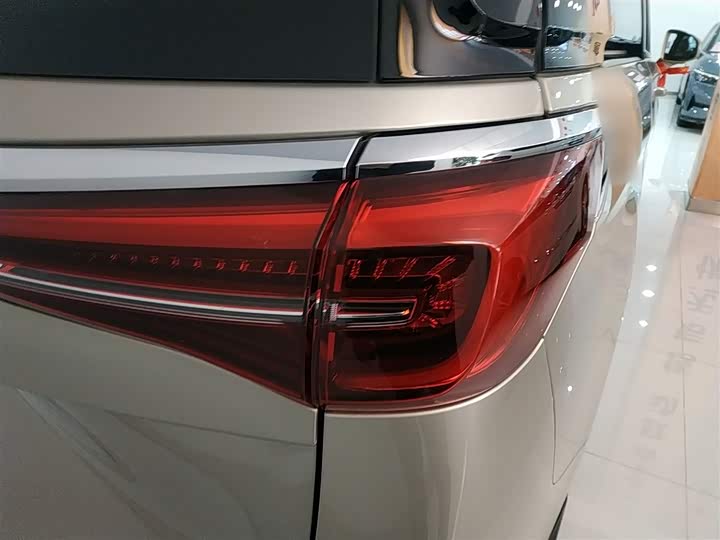 Фото 8 - Buick GL8 ES