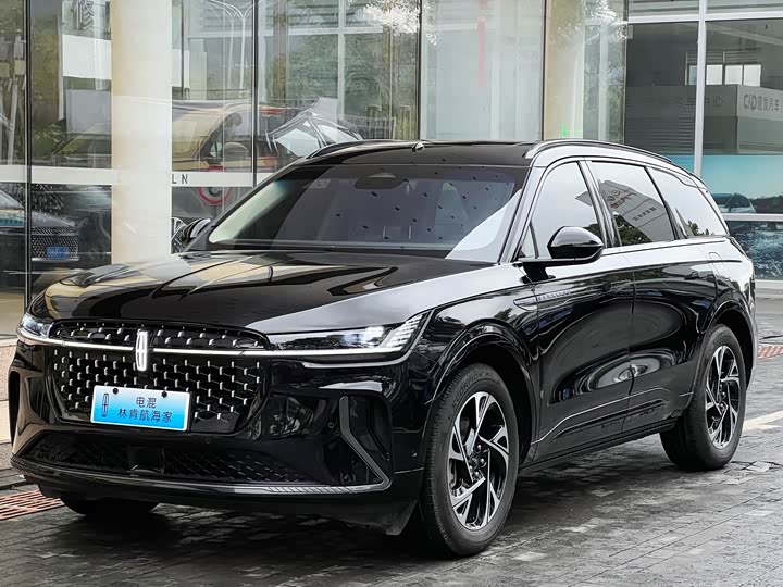 Фото 1 - Lincoln Nautilus