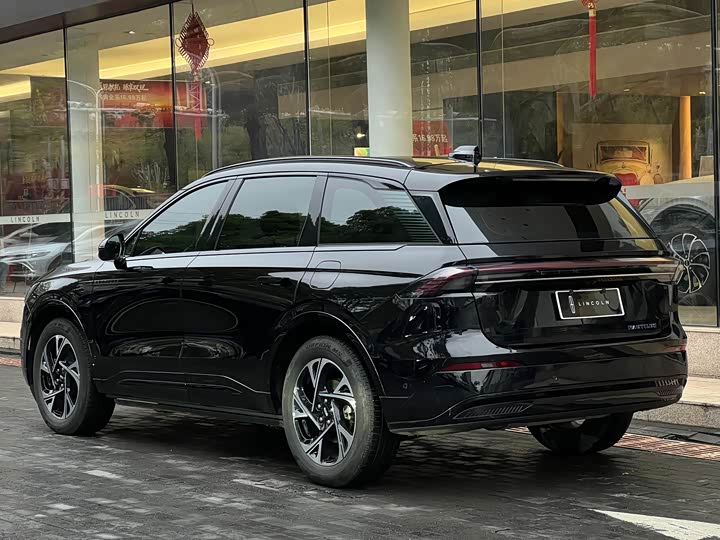 Фото 4 - Lincoln Nautilus