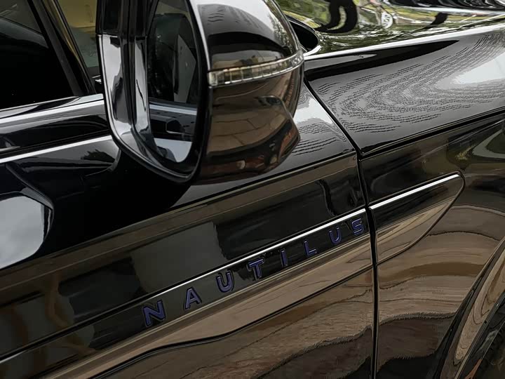 Фото 7 - Lincoln Nautilus