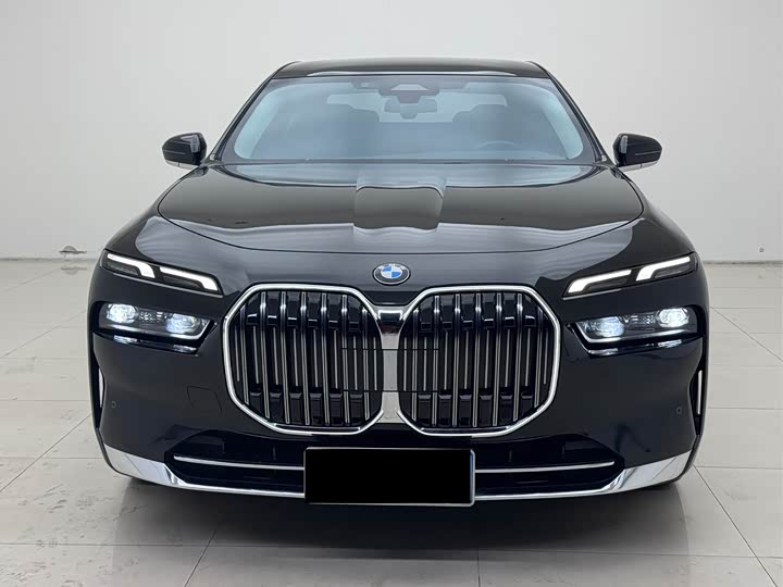 Фото 2 - BMW 7 Series