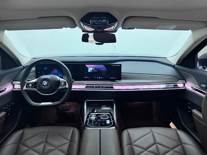 Фото 8 - BMW 7 Series