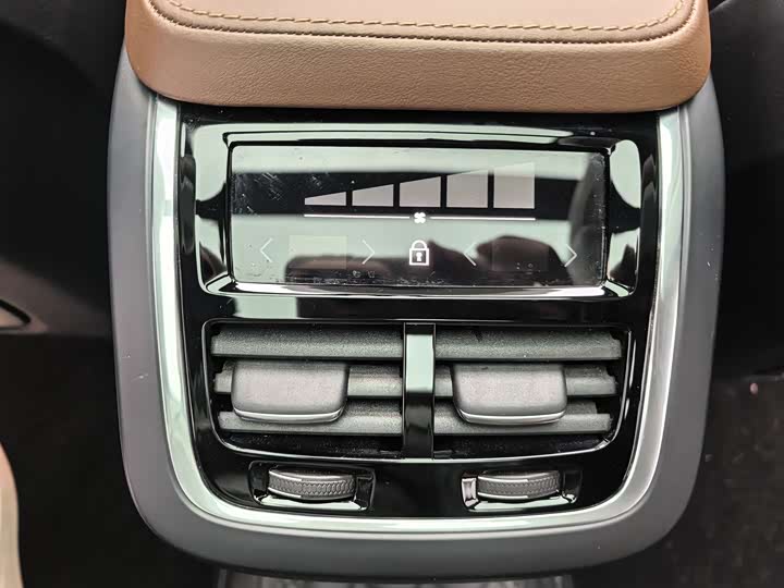 Фото 6 - Volvo XC90