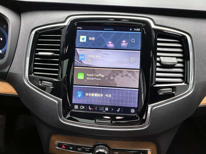 Фото 8 - Volvo XC90