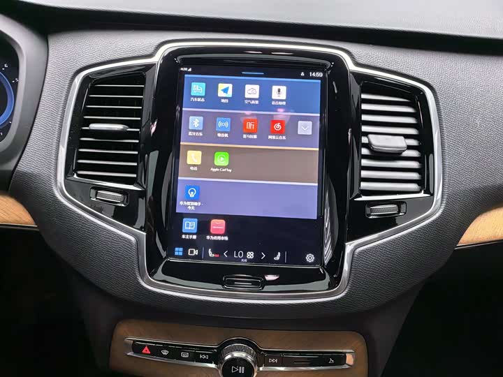 Фото 9 - Volvo XC90